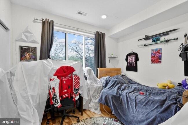 Building Photo - 1445 S 32nd St