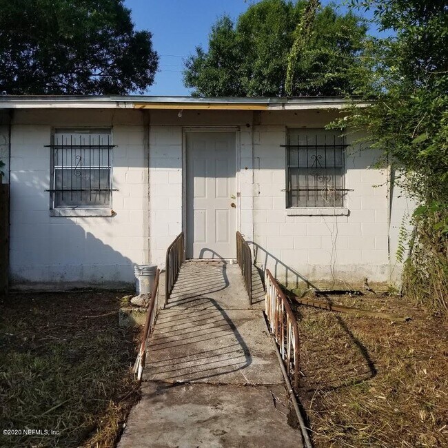 Building Photo - 4651 Ken Knight Dr N