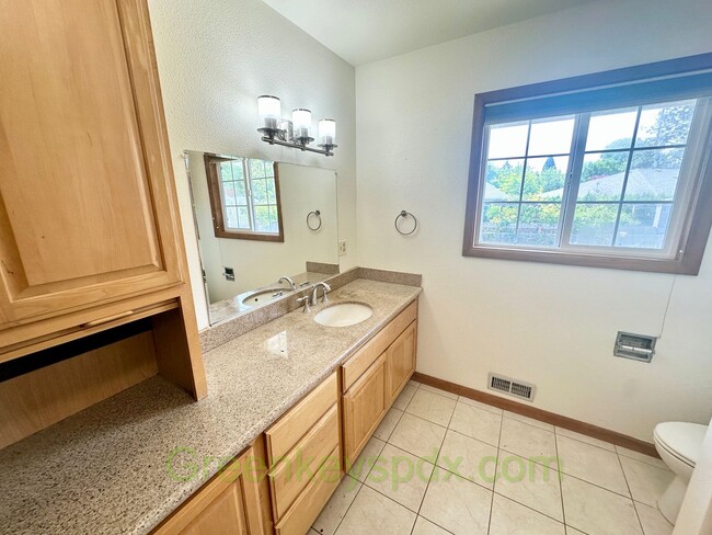Building Photo - Mid-Century Classic House in Reedwood Neig...