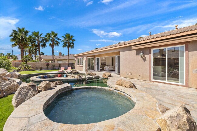 Building Photo - 57806 Cantata Dr