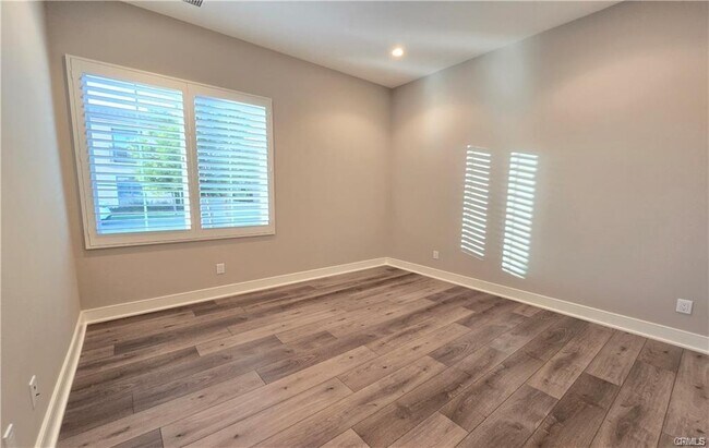 Building Photo - 145 Winnett