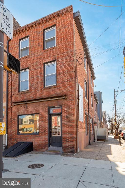 Building Photo - 600 E Girard Ave