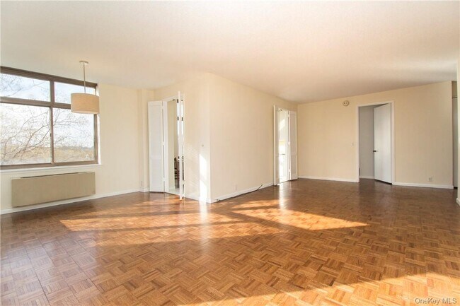 Building Photo - 35 N Chatsworth Ave