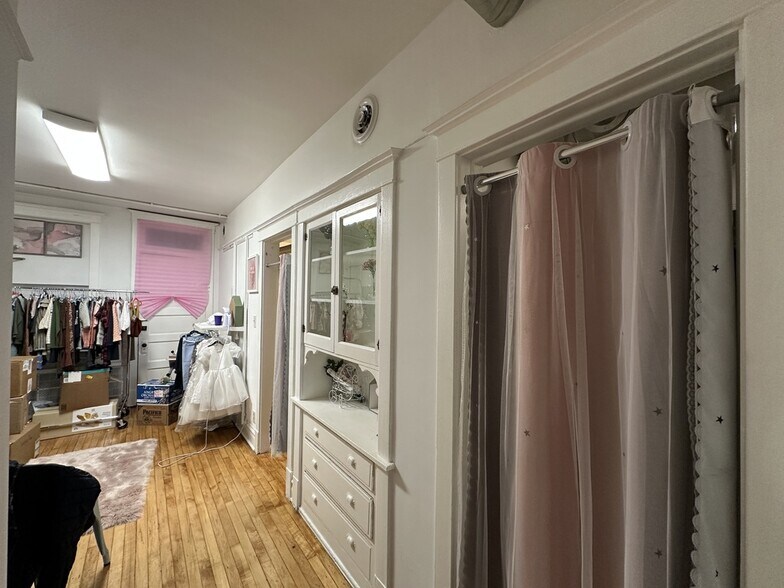 Building Photo - 3422 N Lincoln Ave