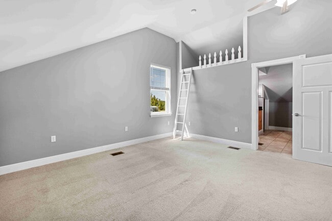 Building Photo - 7211 Bay Crest Rd