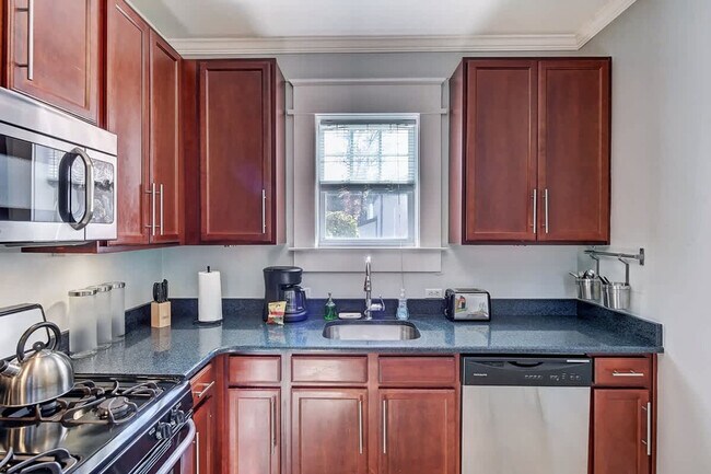 Building Photo - 800 Magnolia Ave