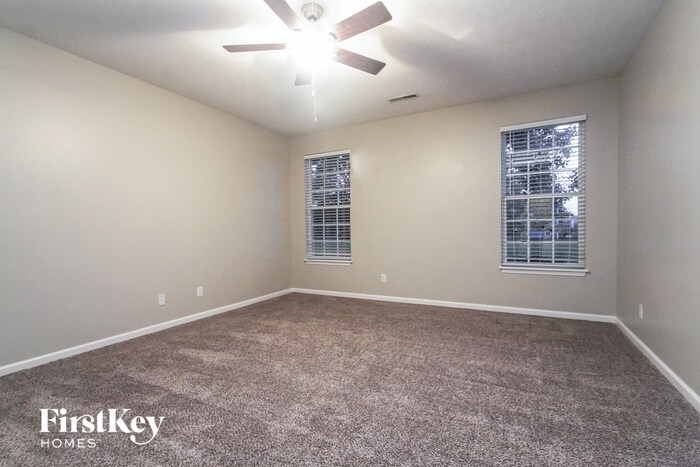 Building Photo - 1545 Old Thicket Ct