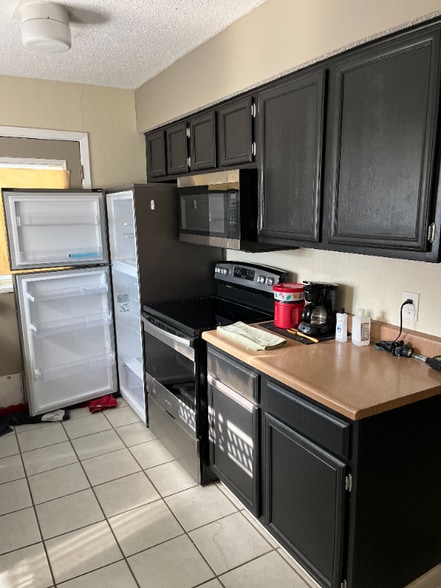 Building Photo - 2111 E Belt Line Rd