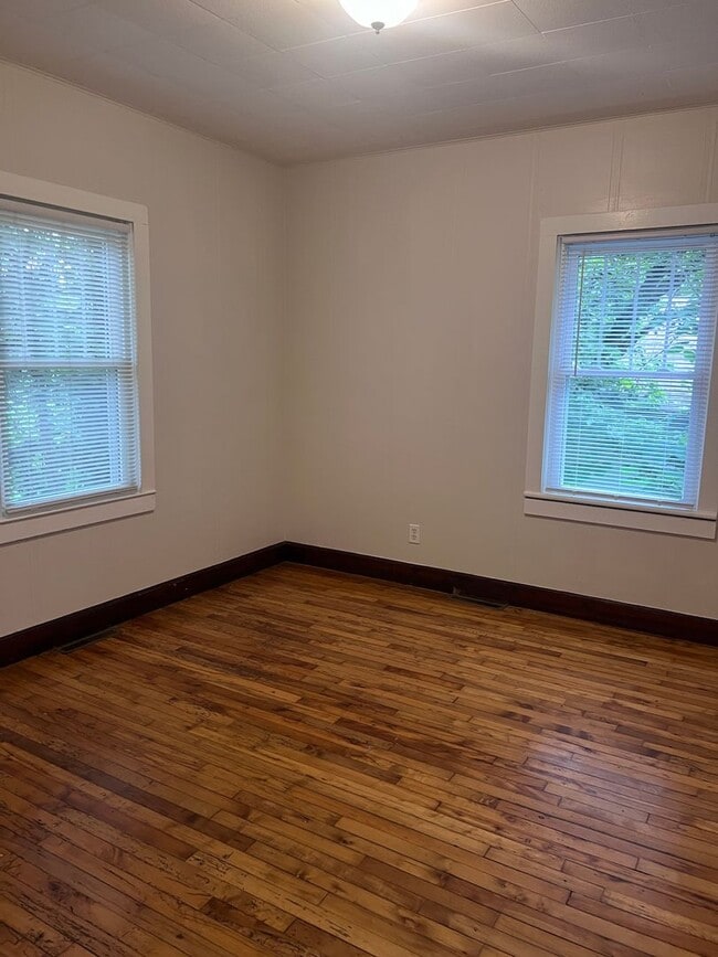 Building Photo - Unique 3 bedroom, 2 bathroom home for rent...