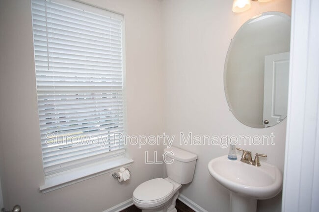 Building Photo - 13 Verona Ln
