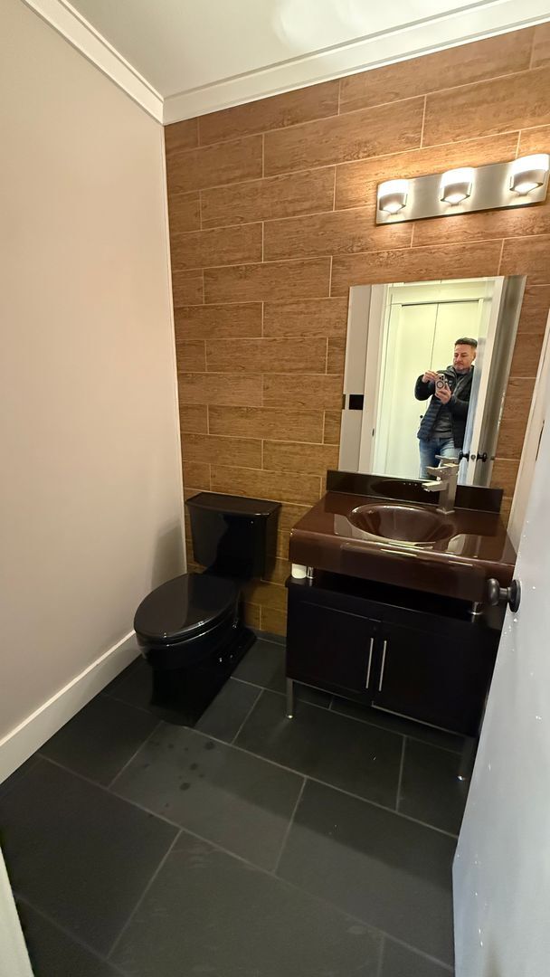 Building Photo - Spacious single-family home located in Southwest