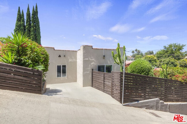 Building Photo - 1806 Ashmore Pl