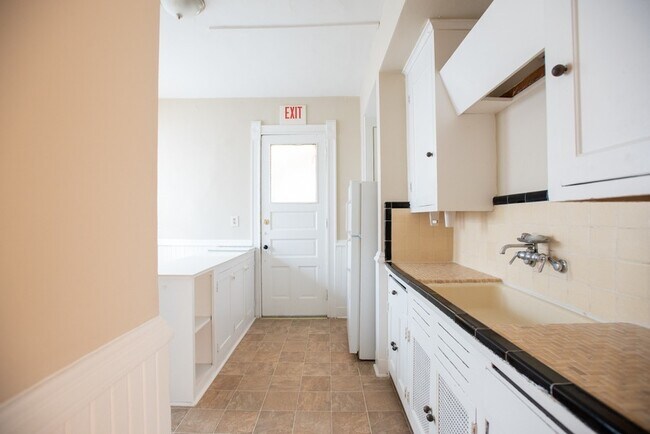 Building Photo - 2728 N Murray Ave