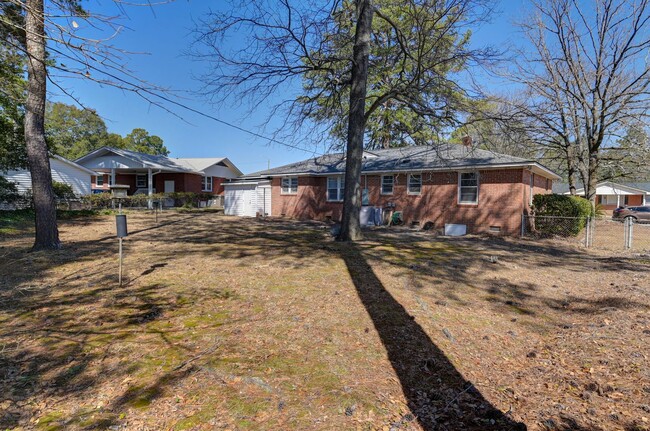 Building Photo - Charming 3-Bed home in Cayce with a spacio...