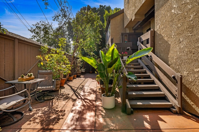 Building Photo - 906 Kings Rd