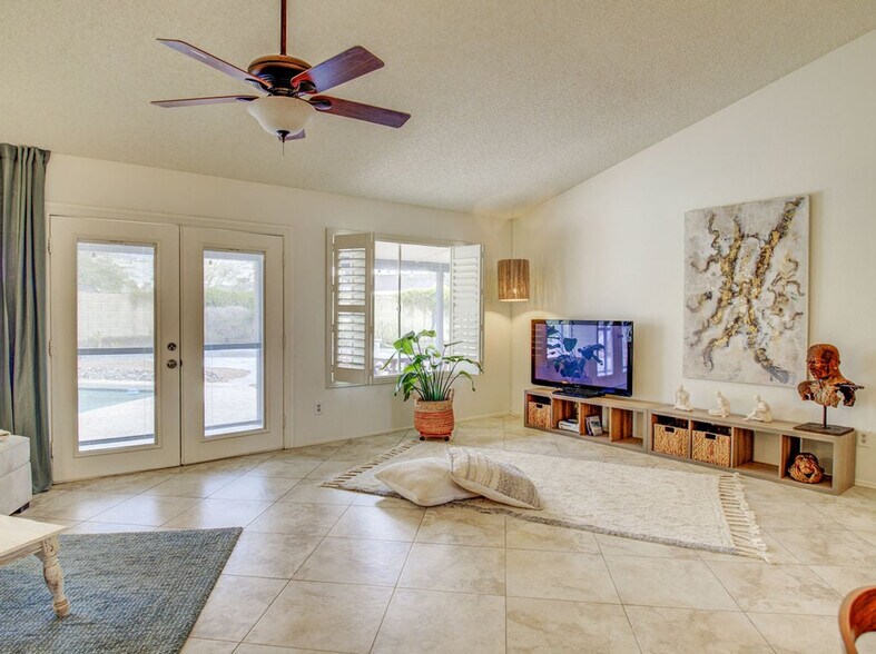 Building Photo - 6308 W Port Royale Ln
