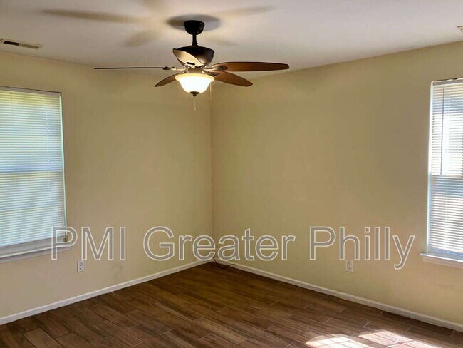 Building Photo - 1688 Bluebird Dr