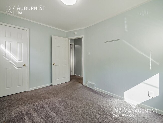 Building Photo - 127 Auburn St