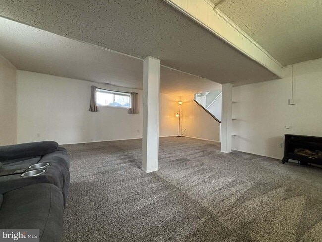 Building Photo - 30 Estate Rd