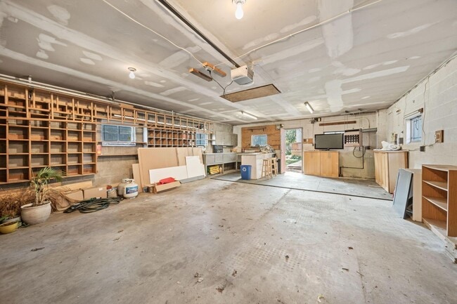 Building Photo - 116 Hanford St
