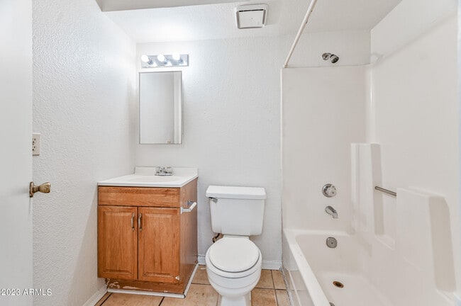 Building Photo - 10802 N 16th Ave