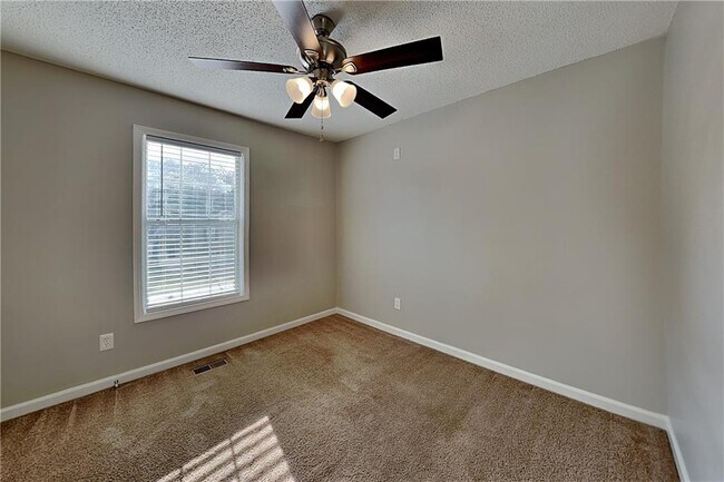 Building Photo - 107 Ivy Trace Ln