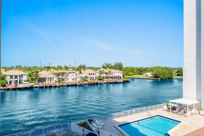 Building Photo - 1410 S Ocean Dr