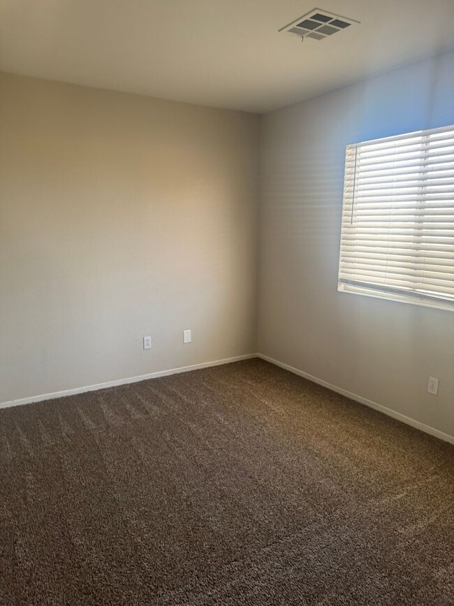 Building Photo - 4524 English Lavender Ave