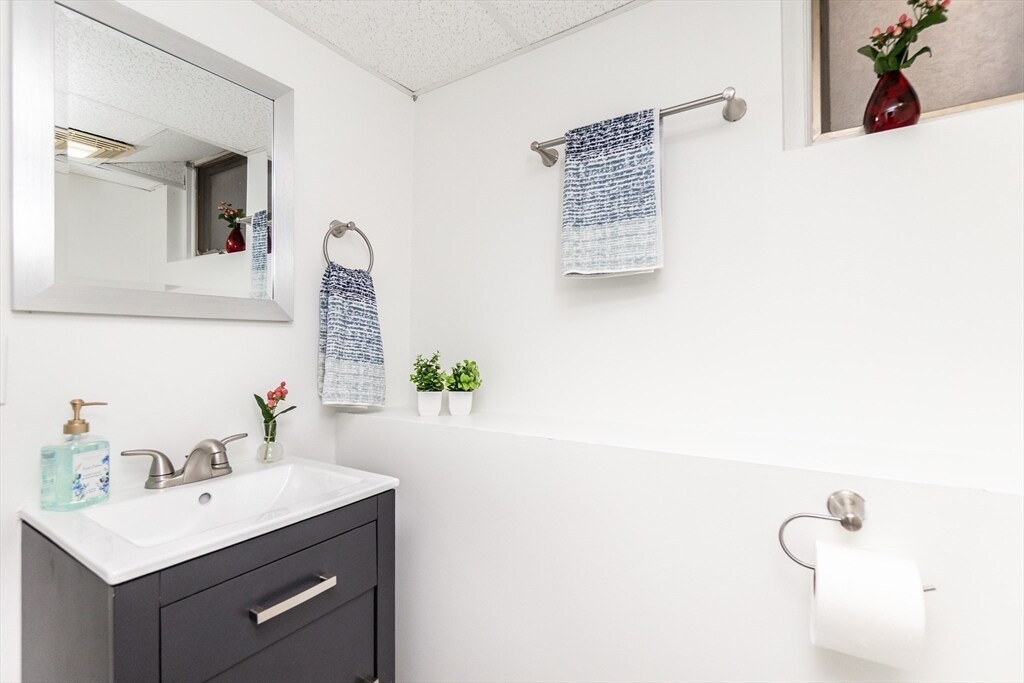 Building Photo - 69 Walker St