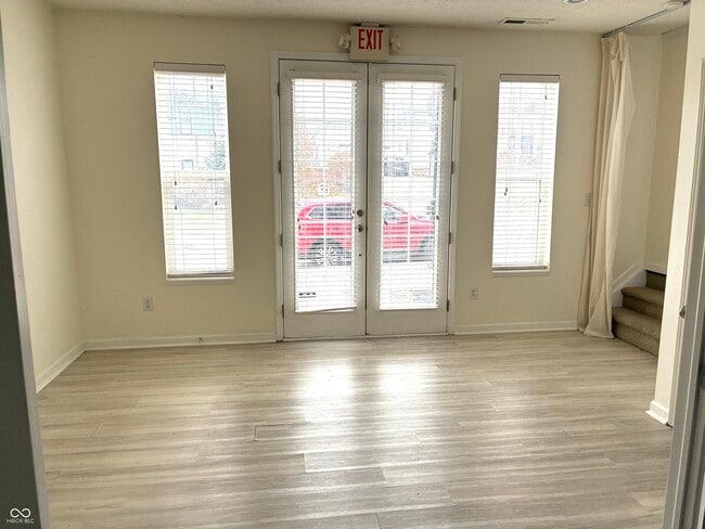 Building Photo - 420 W Main St