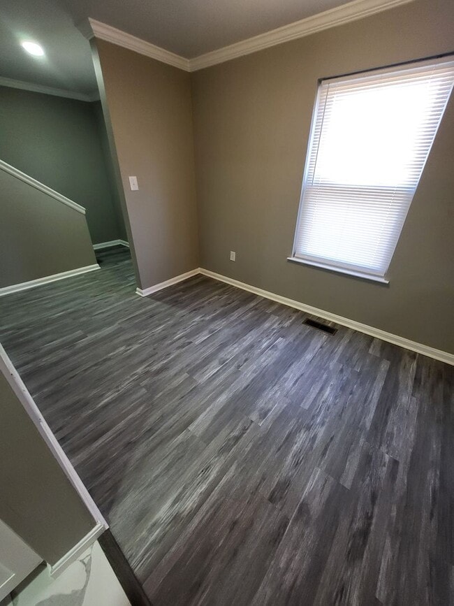 Building Photo - 3Bed 3 Bath Finished Basement!