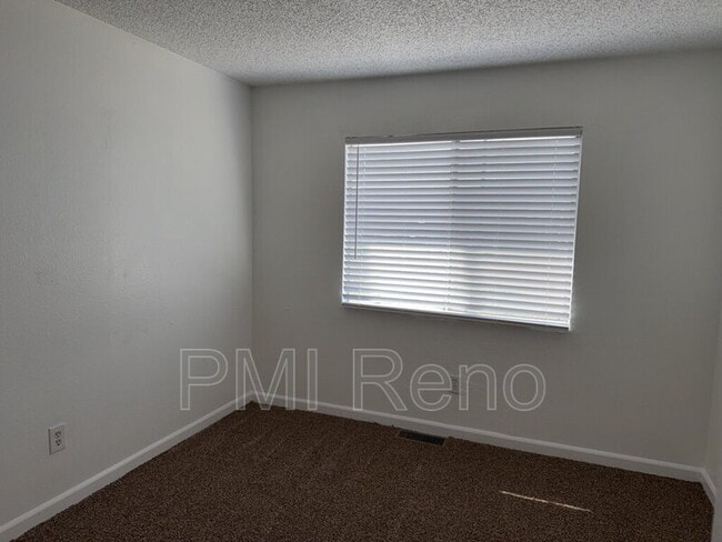 Building Photo - 1424 E 9th St