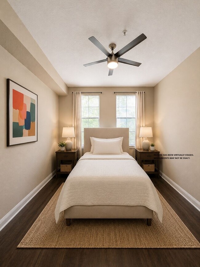 Building Photo - 1x1 Updated flooring & appliances. Includes balconette & washer & dryer