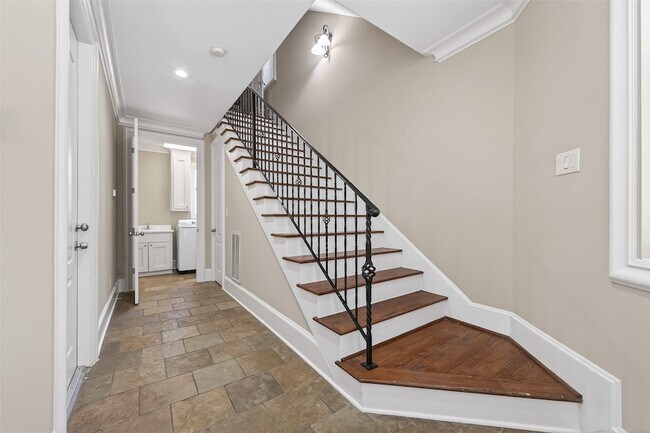 Building Photo - 105 Detering St