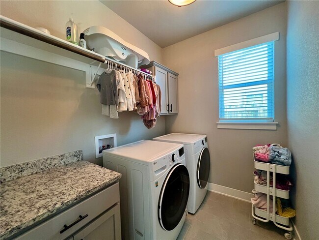 Building Photo - 1720 W Broadway Pl