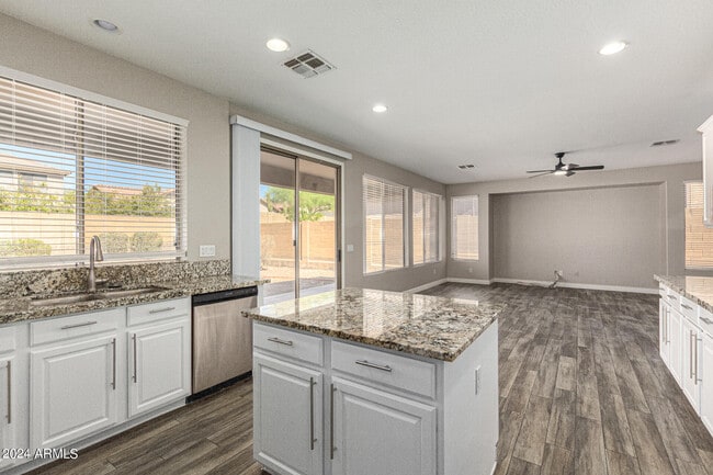 Building Photo - 3550 W Magellan Dr
