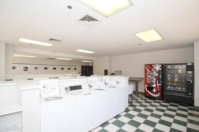 Building Photo - 1133 N Dearborn St