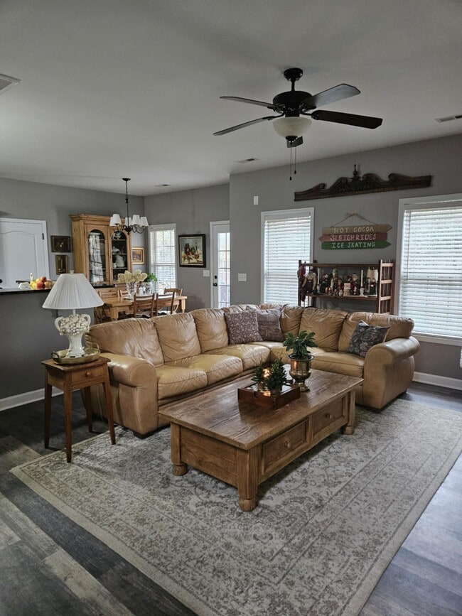 Building Photo - 307 First Post Rd