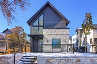 Building Photo - 1 br, 2 bath Condo - 5609 South Curtice St...