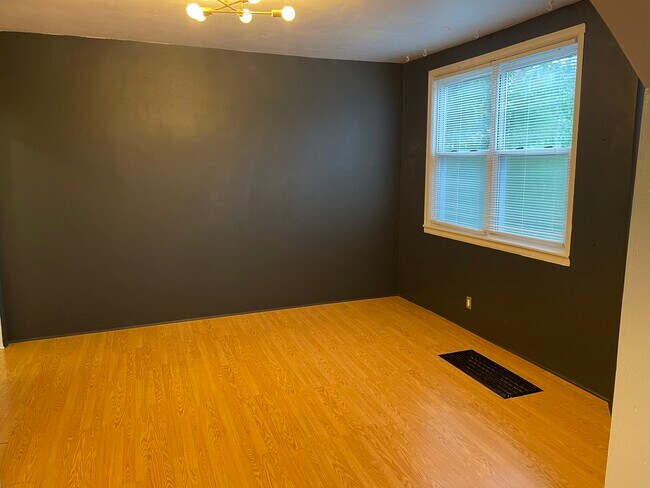 Building Photo - 501 Penn St