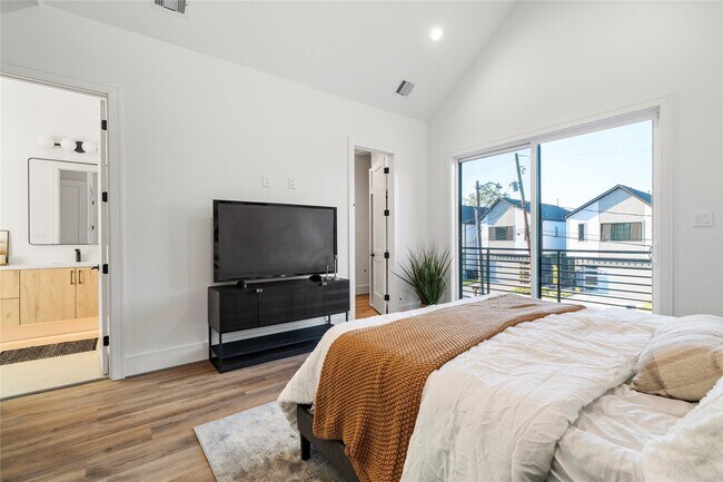 Building Photo - 4218 Nichols St