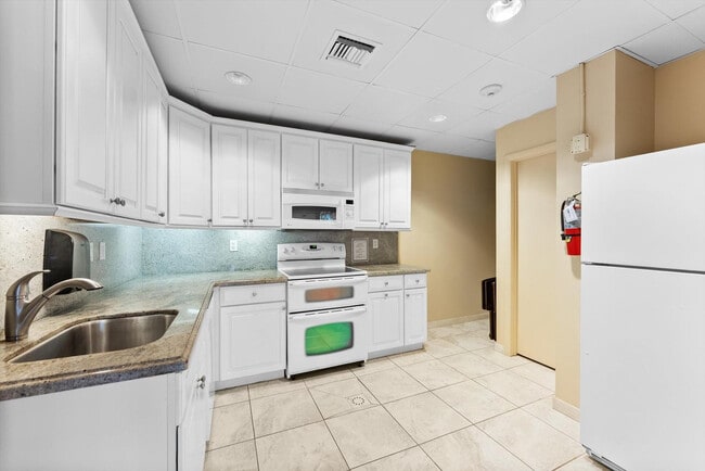 Building Photo - 1200 S Ocean Blvd