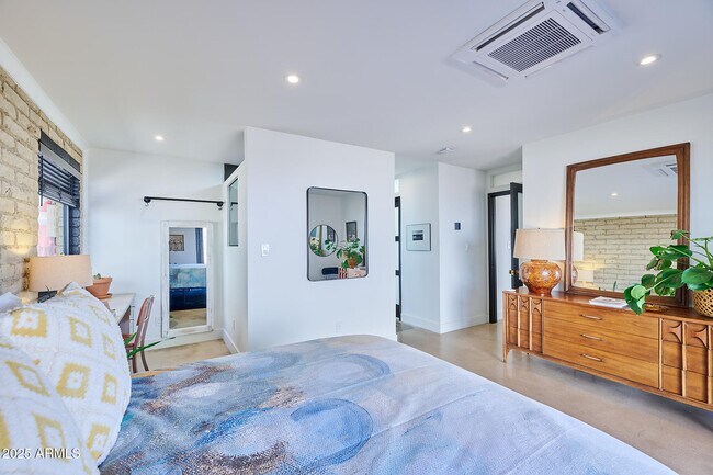 Building Photo - 4016 E Flynn Ln