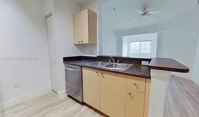 Building Photo - 2544 Centergate Dr