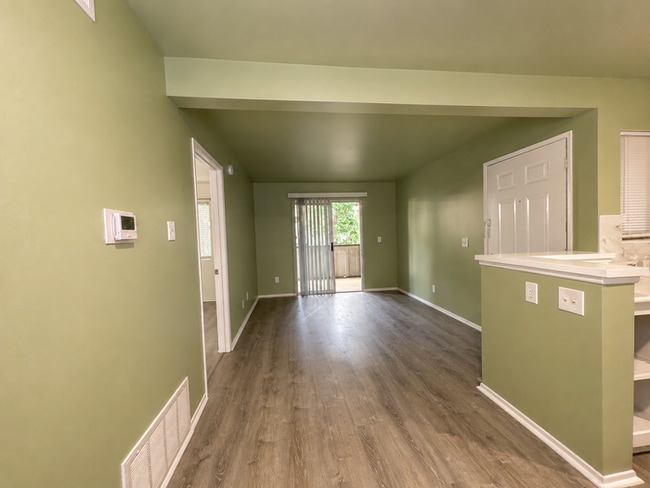 Building Photo - Welcome to your condo in a quiet gated community in Chatsworth, CA!