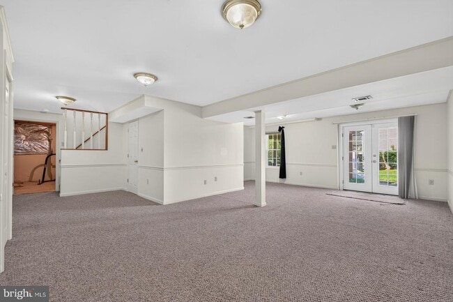 Building Photo - 811 Chatsworth Dr