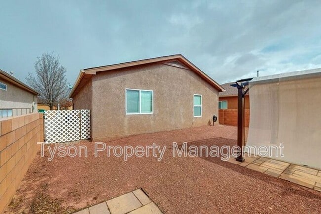 Building Photo - 3739 Clear Creek Rd