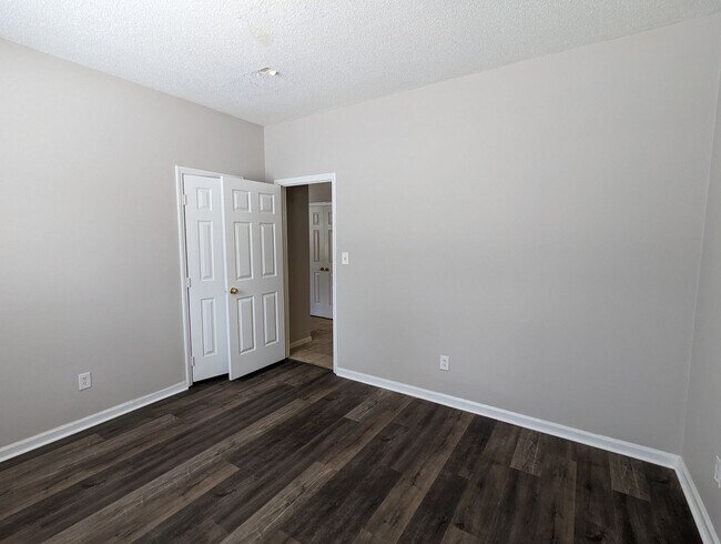 Building Photo - 700 Sykes St