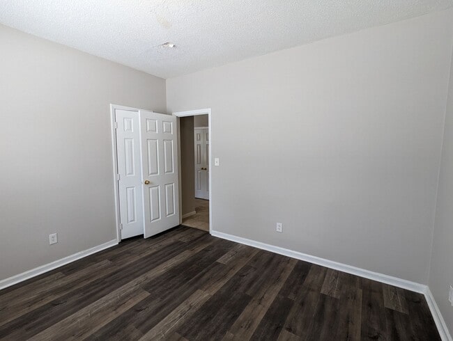 Building Photo - 706 Sykes St