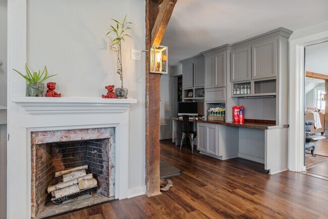 Building Photo - 33 Exeter Rd